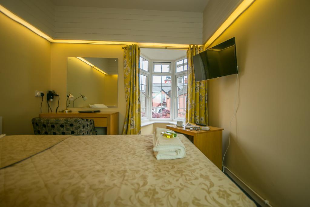 Old Kings Arms Hotel เพมโบรก ภายนอก รูปภาพ